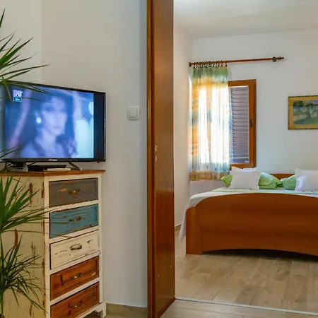 Apartment Center Ana