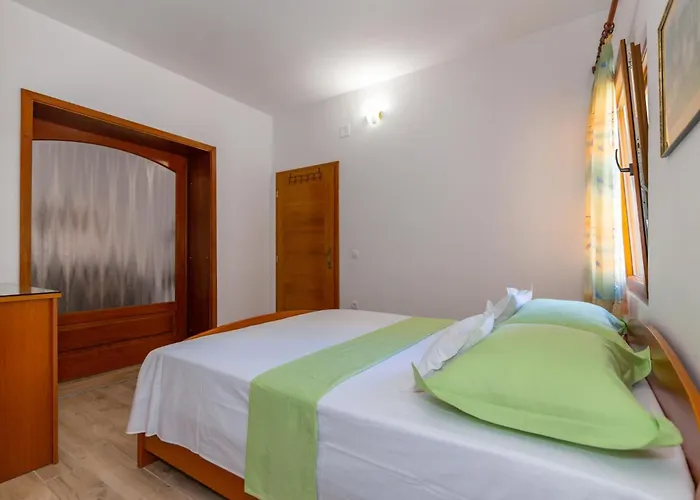 Apartment Center Ana *