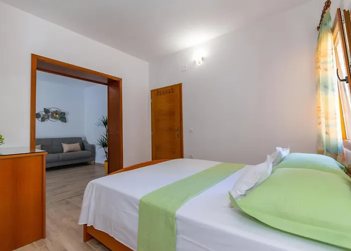 Apartment Center Ana *