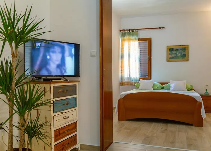 Apartment Center Ana