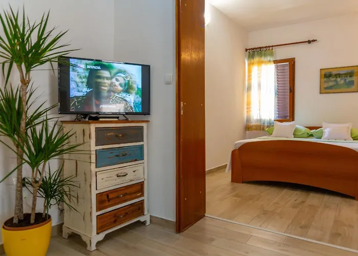 Apartment Center Ana *