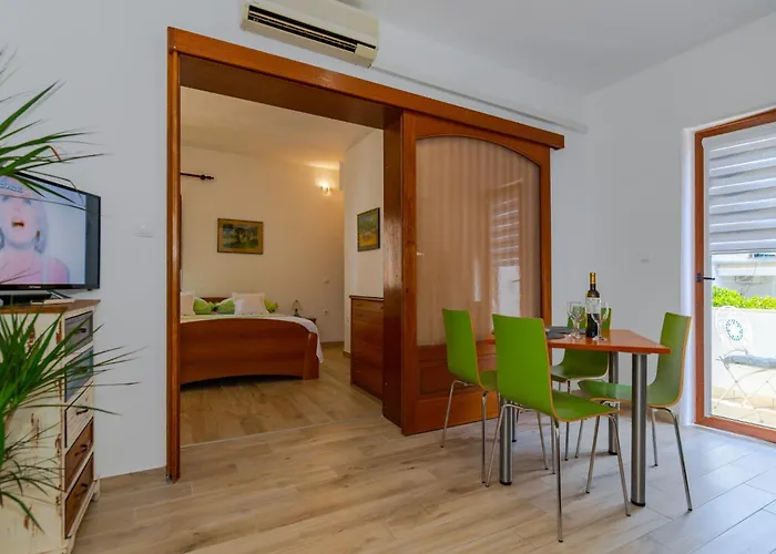 Apartment Center Ana *