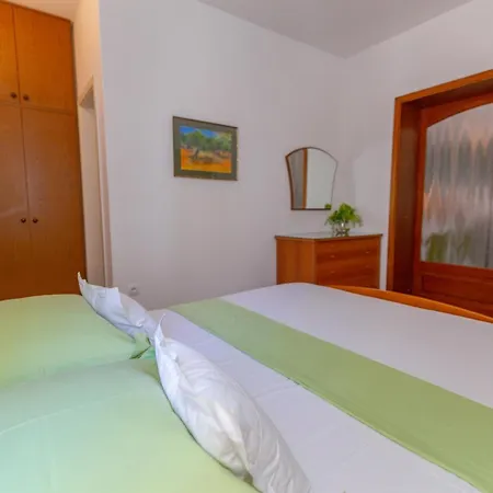 Center Ana Makarska