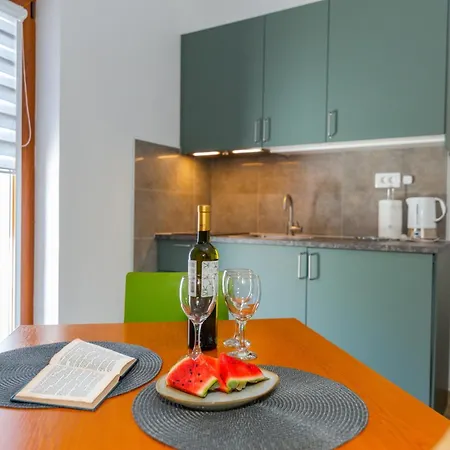Center Ana Apartman *