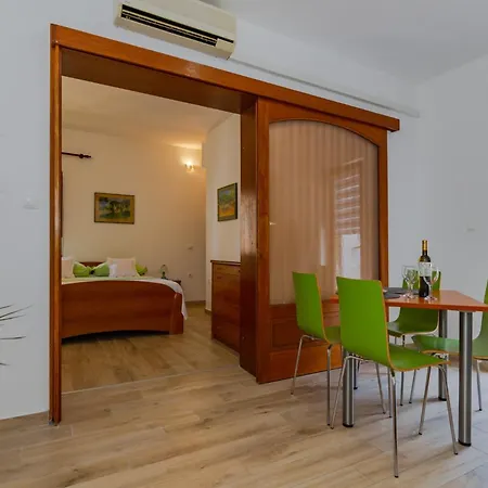 Apartmán Center Ana *